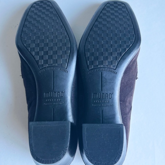 Munro American Brown Suede Genuine Leather Heels size 8, rubber outsole. - Picture 10 of 14